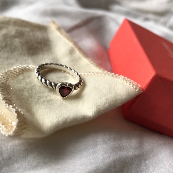 Heart with garnet twisted wire ring - Picture 2 of 2